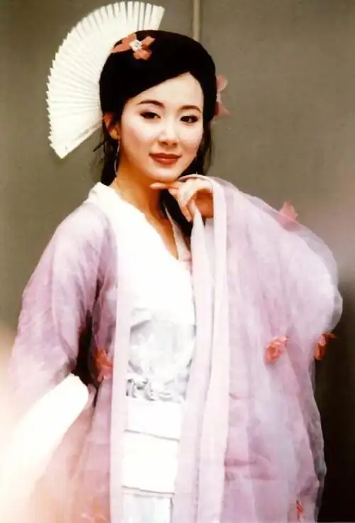 萧蔷作为台湾"第一美女",当年的林语嫣确实很亮眼,但是现在的她早已不