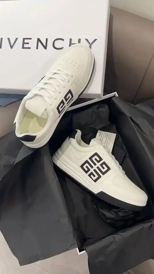 纪梵希男士休闲板鞋,简约大气,时尚百搭