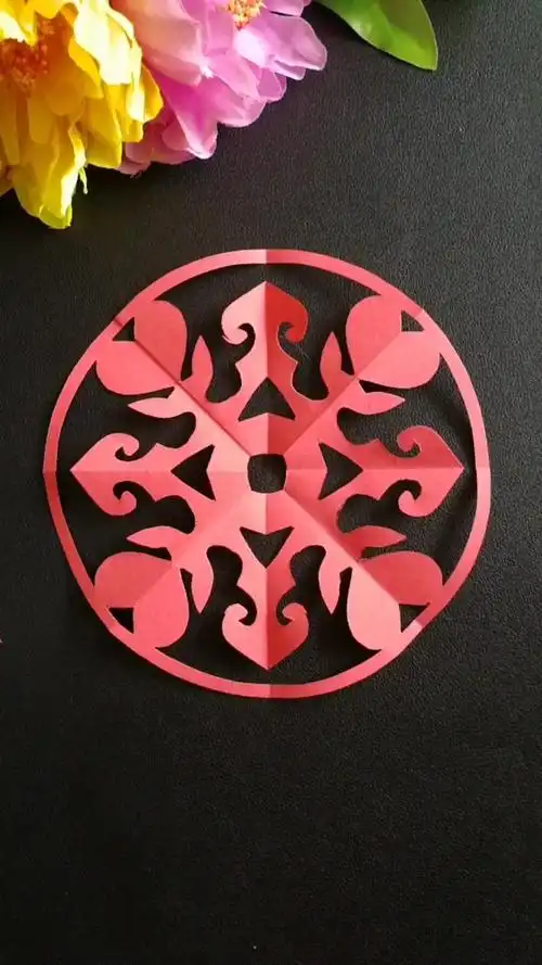 剪纸#手工剪纸四角剪窗花.