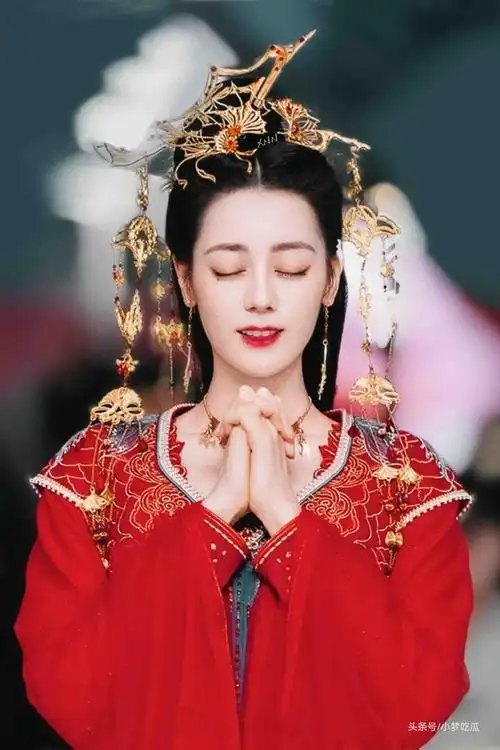 迪丽热巴的8次新娘造型,直接美出天际,任嘉伦:我的眼光差不了