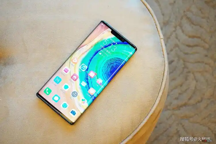 华为mate30pro 5g版采用53英寸环幕屏设计,分辨率为2400*117屏幕刷新