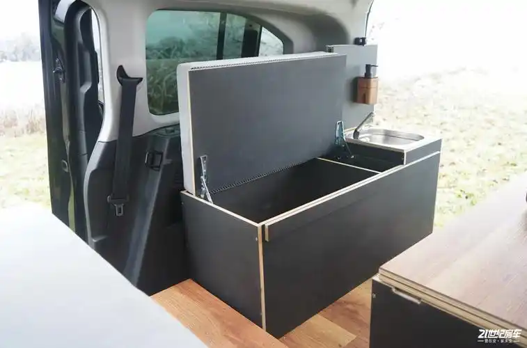 德国改装公司发布标志露营车!可坐5-7人,车内全部模块化设计