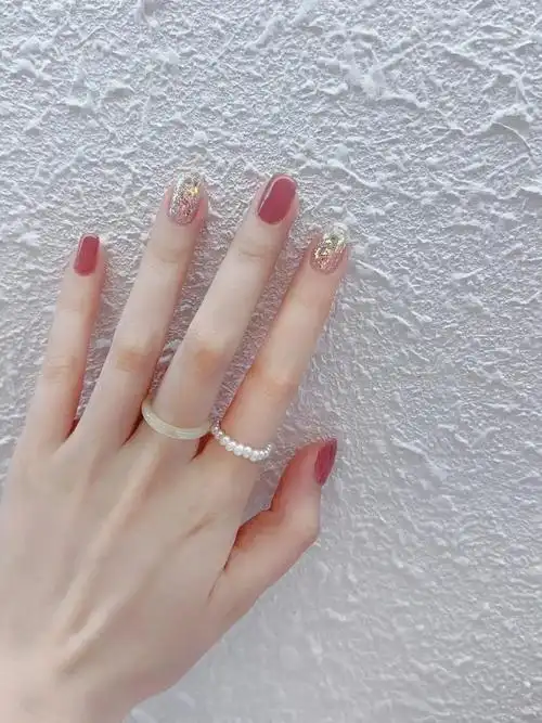 简约高级跳色美甲#美出高级感 #美甲 #仙女必备 #短指甲也 - 抖音