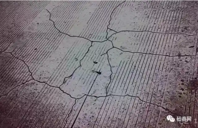 提高混凝土的抗裂,防渗性能,必须采用膨胀混凝土来补偿收缩,现阶段多