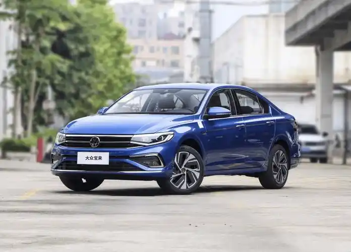 新款一汽大众宝来已上市,前脸造型更年轻,并换装了12英寸悬浮屏