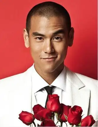 高颜值男生卡尺头和光头都非常的适合!