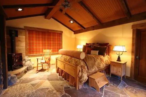 中式现代别墅温馨暖色卧室装修效果图