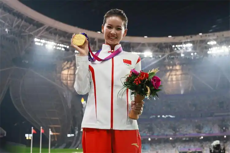 意外频现意志弥坚杨家玉拼搏到底笑到最后