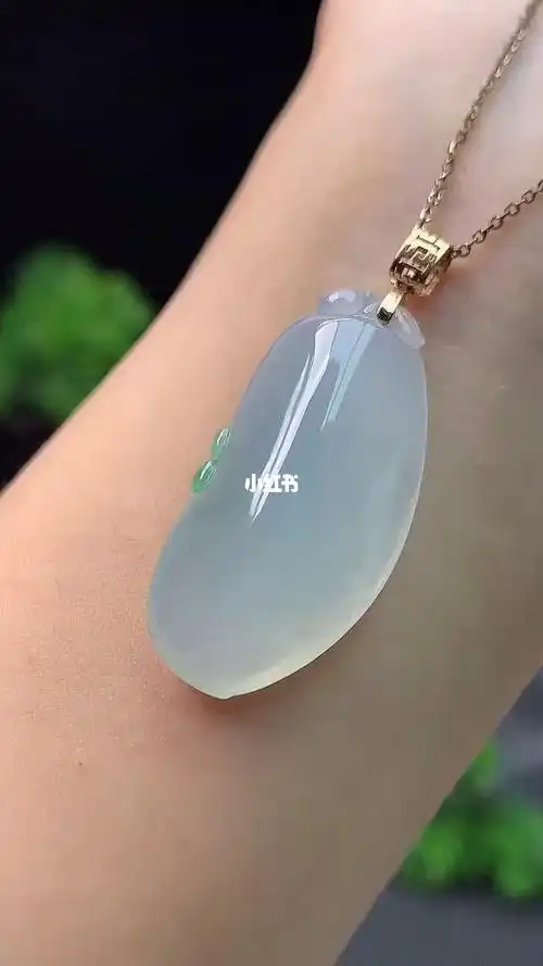 冰水润荧光福瓜镶嵌18k金扣头7899整体