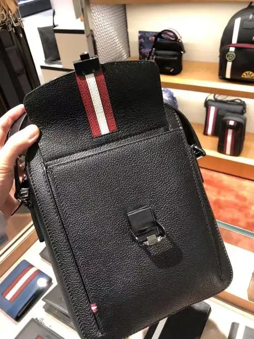 bally巴利男包黑色徽标斜挎单肩包男士相机包6230943