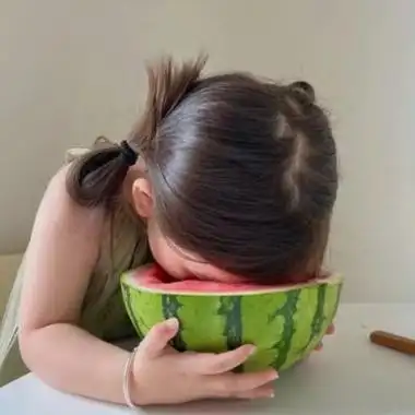 可是他叫我小孩诶_情侣头像_我要个性网