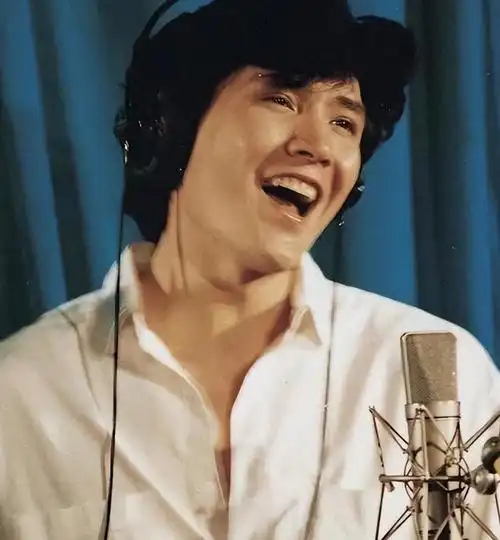 费翔回忆春晚前生平第一次见姥姥:她轻轻摸我的脸,你是真的吗?