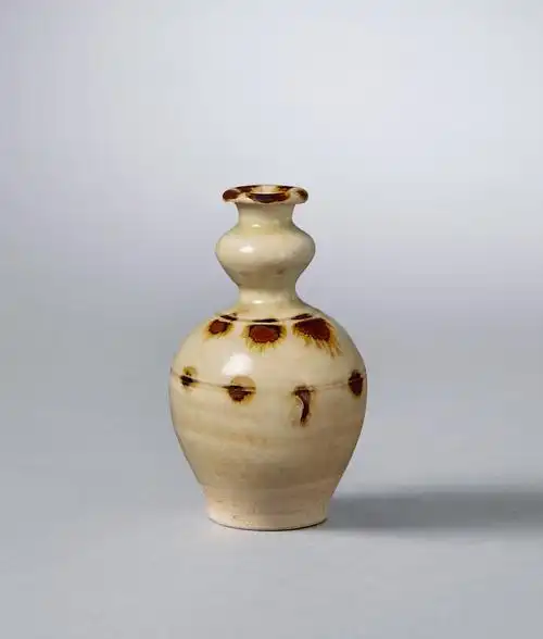 5040 宋-元 青白瓷小瓶