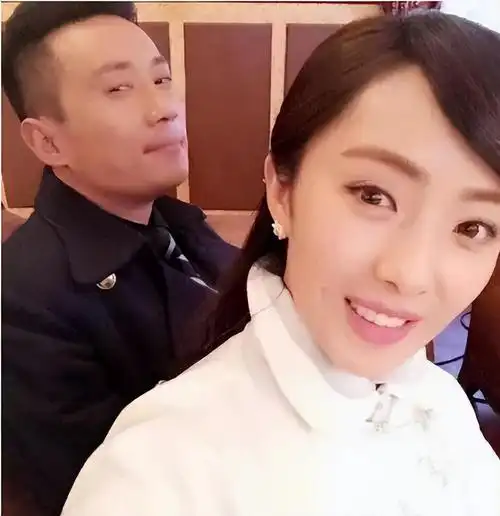 回顾演员徐洪浩比妻子大10岁戏里演父女戏外恩爱幸福惹人羡