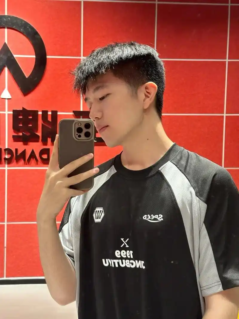 一系列单身男士的日常自拍.#清纯男高 #小猫日记 #双鱼座 - 抖音