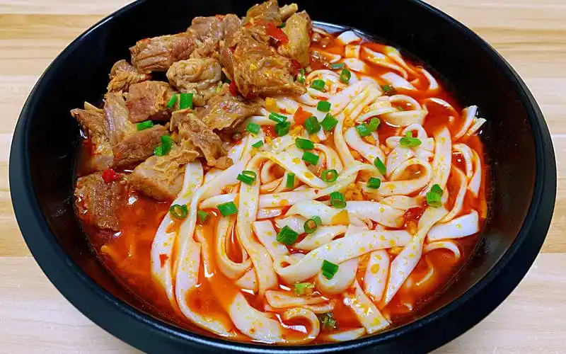 牛腩汤河粉,从处理牛腩到熬汤,讲解详细,配方毫无保留