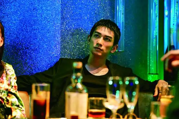 町田启太破格变身斯文败类帅哭粉入戏下苦功关键是发型