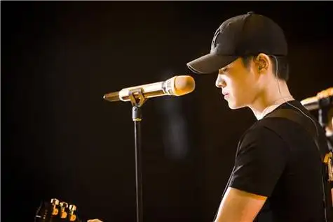 我是歌手梁博个人资料 歌手梁博生活照片 - 歌词译