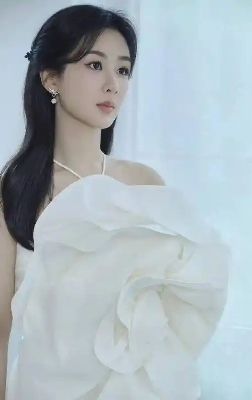 杨紫和新男友同居了?黄晓明争孩子抚养权?苏小汀随地小便?