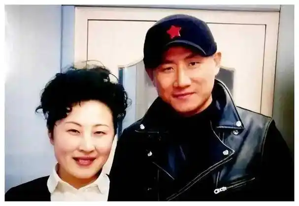 演员陆彭娶圈外老婆,助其成大学教授,如今生活怎样了?_人生_故事_梦想