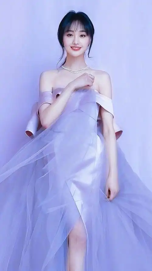 演员郑爽坦率正直的小仙女来看美美的照片吧