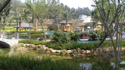 > .汇善谷养生温泉.