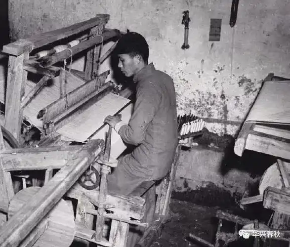 民国纺织手艺人仍在使用老式纺纱方法