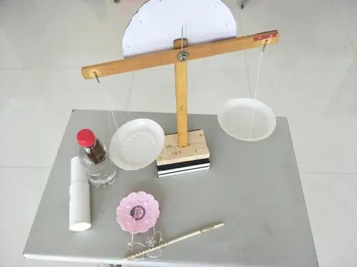 西飞二中合作部"物理实验小制作"作品展