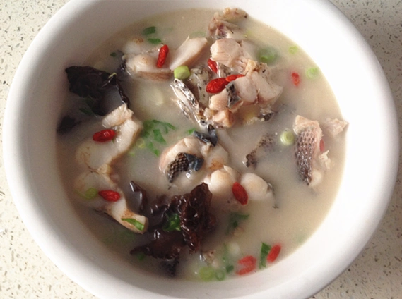 炖鱼"最忌讳"的调料是它,很多人不懂,所以鱼汤不白鱼肉不好吃