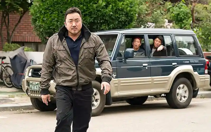 《愤怒的黄牛》神马东锡化身鱼贩,为救爱妻一人灭掉整个黑帮