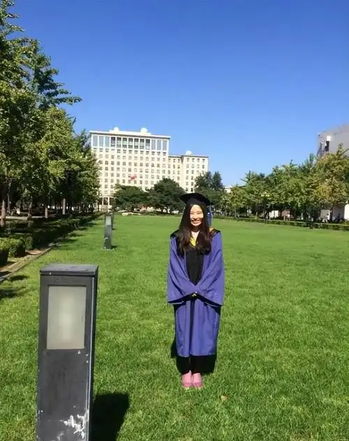 我是张莹,1980年出生于首都北京.