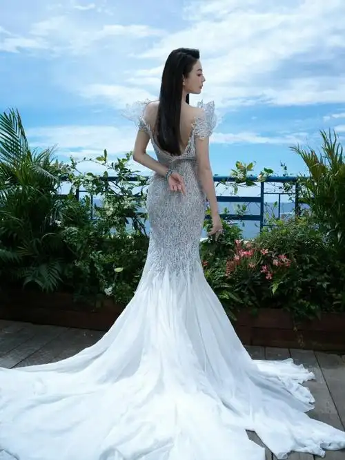 张雨绮蓝色美人鱼##张雨绮克莱因蓝泳装好绝