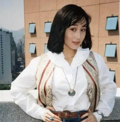 大美人利智年轻时照片曝光网友李连杰赚大了