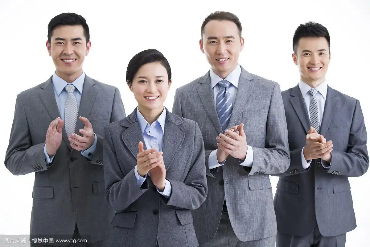 商务人士拍手欢庆