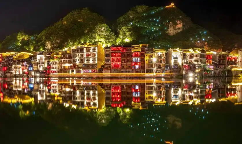 贵州2千年古城夜景梦幻迷人 犹如色彩斑斓的画卷_灯光_远古_历史
