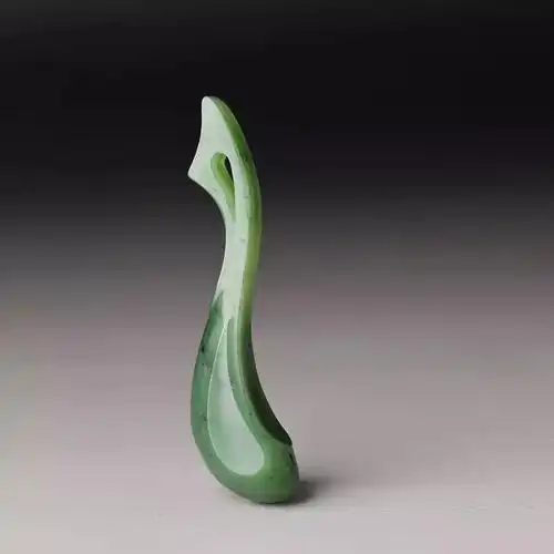 这性感个性前卫的玉雕该如何定调