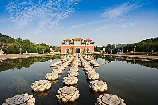 信阳罗山县灵山寺莲花池