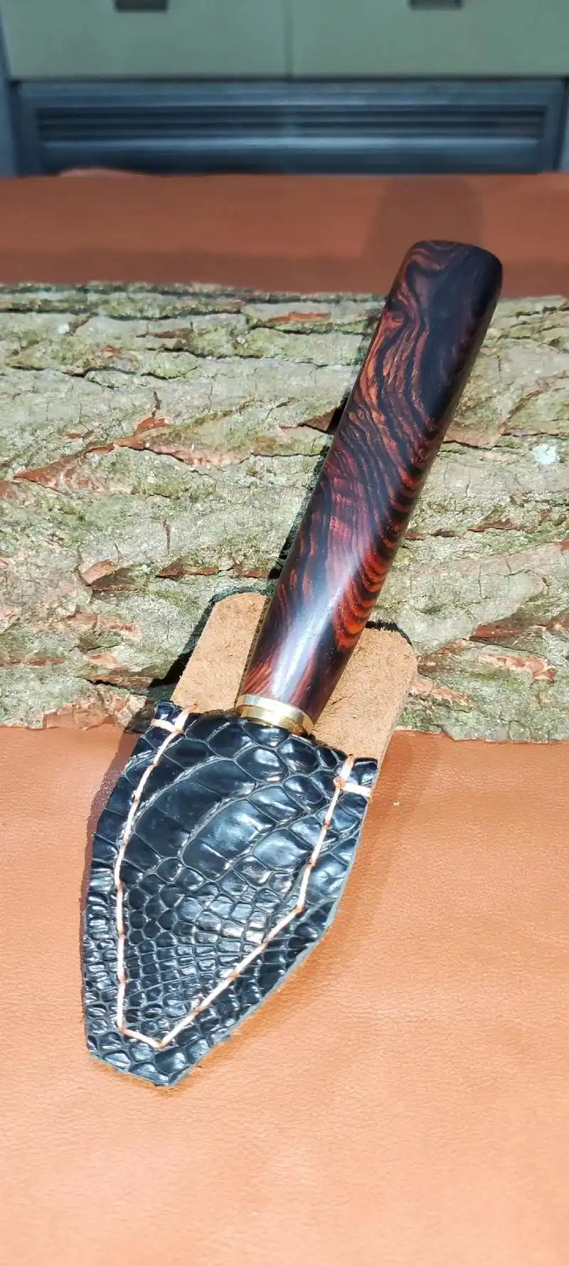 精美绝伦花纹木柄茶刀