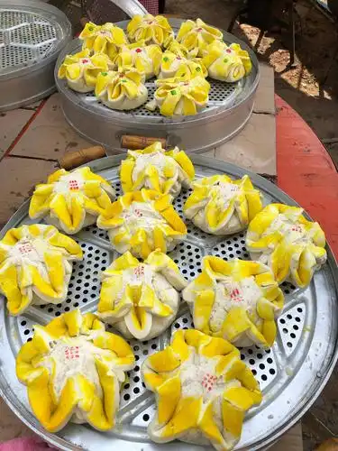 遇到一农家在办丧事,农家巧妇蒸的馒头～盘