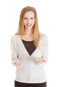 背对双手打开的人图片