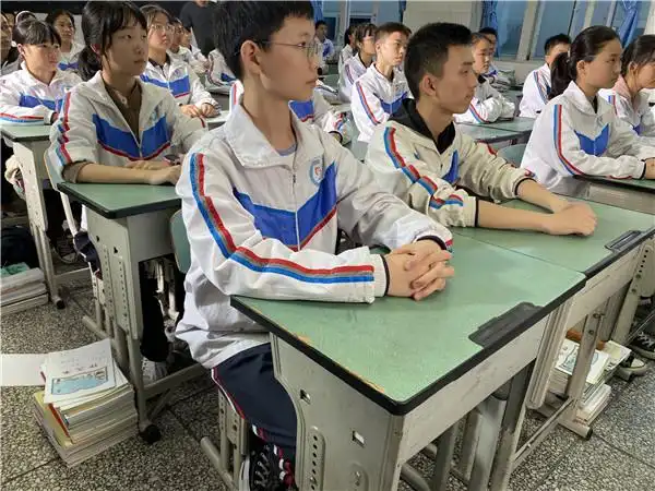 崇州市蜀城中学开展"民法典进校园"主题活动