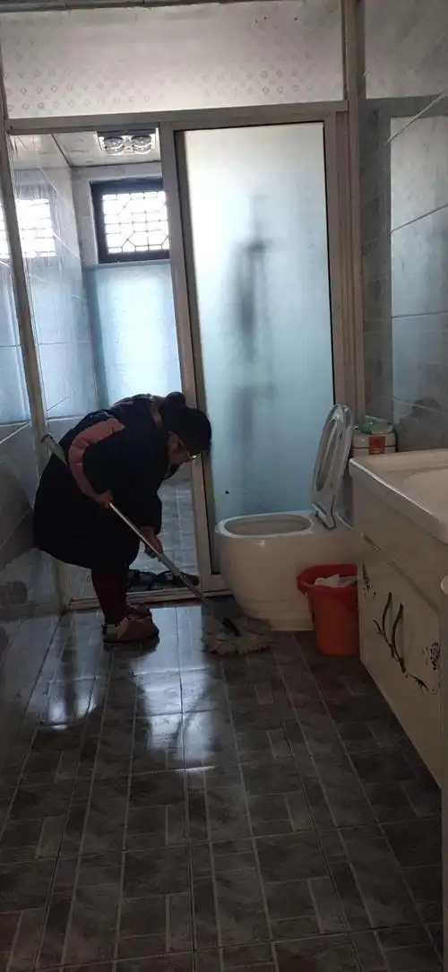 擦家具打扫卫生间