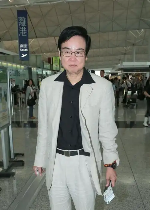 黄百鸣的真爱情史放弃纸醉金迷的生活陪妻子抗癌15年终获成功