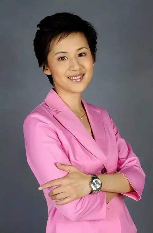 主持人王津元:嫁给大4岁富豪郭广昌,生下3个孩子,今52岁很幸福