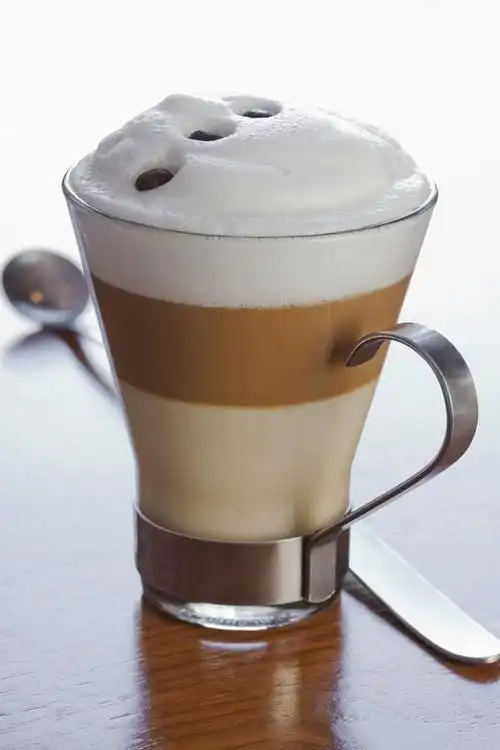 一杯卡布奇诺的特写