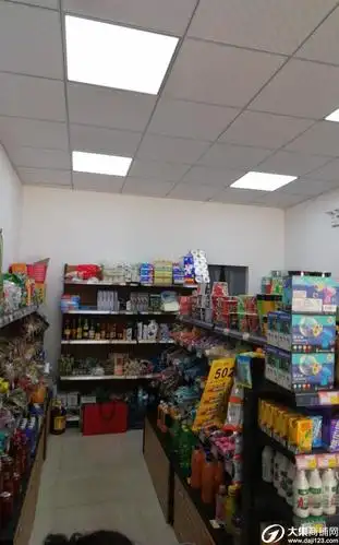 天心区大托地铁站40平零食超市转让