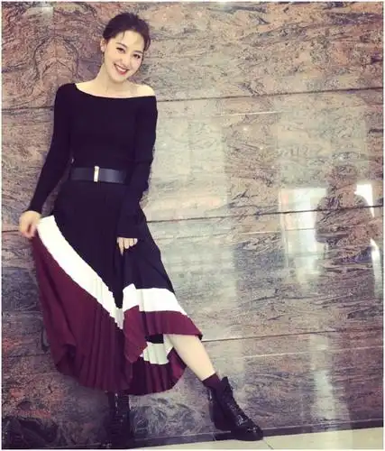 唐嫣伴娘人物敲定,是一个有着甜美笑容的主持人,王冠了解一下?