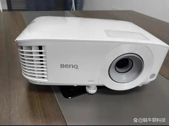 明基mx560投影机全玻璃镜头清晰投影防射眼更显贴心