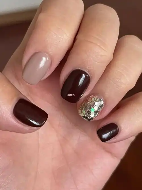 奶咖色美甲