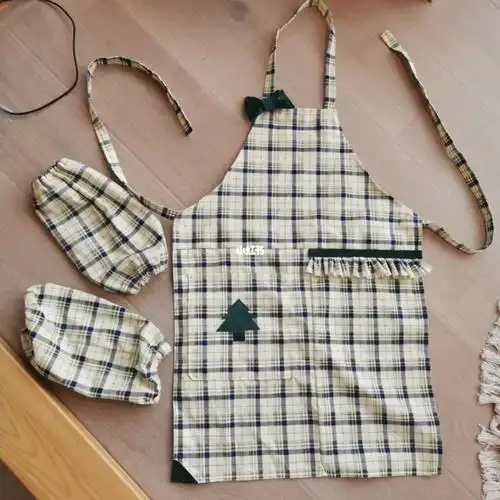 让我拼拼凑凑做出来了,别说还有点圣诞气氛90#围裙  #手工  #我的